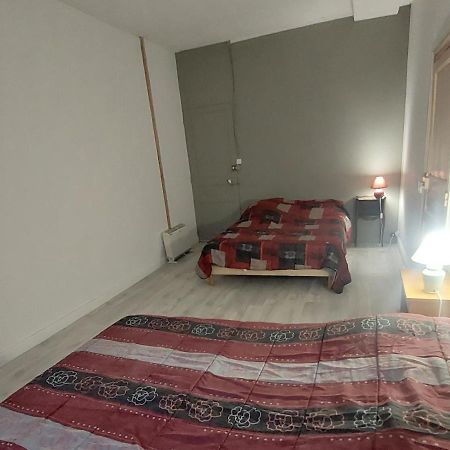 Les Hortensias Studio 6 Бурбон-ле-Ба Екстериор снимка